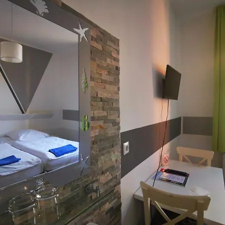 City Hostel אכסניה *